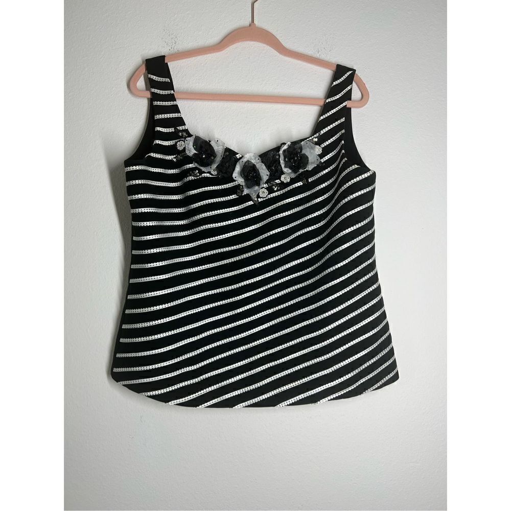 Promise Collection Boho Ladies Blouse Top Black White Lined Full zip back Flower